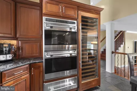 Kitchen - 22 E Lake Dr, Annapolis, MD 21403 photo 3 of 8