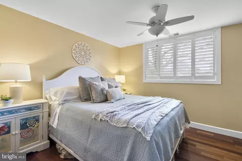 Bedroom - 22 E Lake Dr, Annapolis, MD 21403 photo 7 of 8