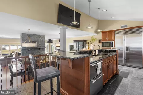 Kitchen - 22 E Lake Dr, Annapolis, MD 21403 photo 4 of 8