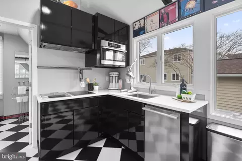 Kitchen - 22 E Lake Dr, Annapolis, MD 21403 photo 8 of 8