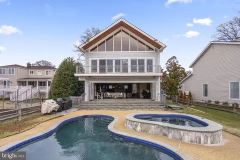 Exterior - 22 E Lake Dr, Annapolis, MD 21403 photo 1 of 12