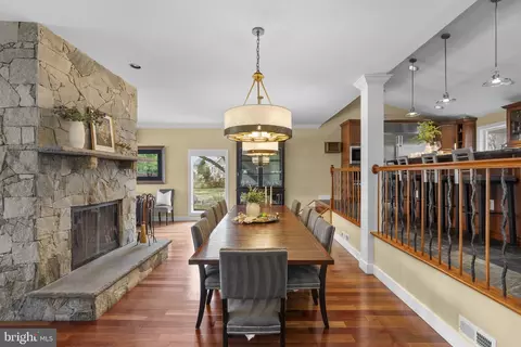 Dining - 22 E Lake Dr, Annapolis, MD 21403 photo 3 of 4