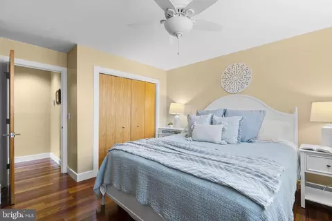 Bedroom - 22 E Lake Dr, Annapolis, MD 21403 photo 8 of 8