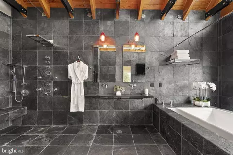 Bath - 22 E Lake Dr, Annapolis, MD 21403 photo 1 of 8