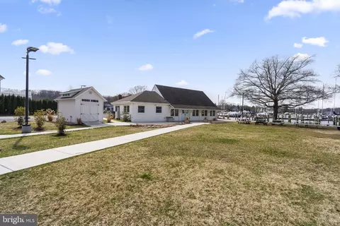 Exterior - 22 E Lake Dr, Annapolis, MD 21403 photo 11 of 12
