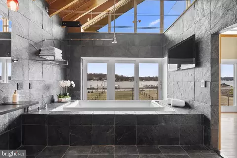 Bath - 22 E Lake Dr, Annapolis, MD 21403 photo 2 of 8