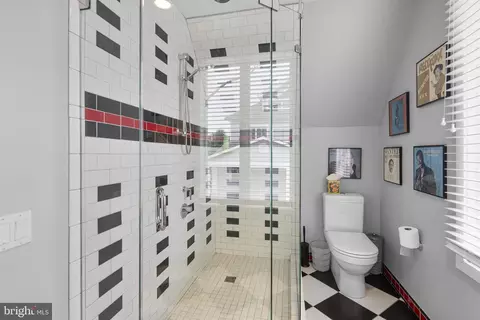 Bath - 22 E Lake Dr, Annapolis, MD 21403 photo 7 of 8