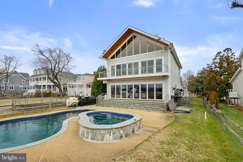 Exterior - 22 E Lake Dr, Annapolis, MD 21403 photo 3 of 12