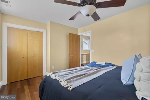 Bedroom - 22 E Lake Dr, Annapolis, MD 21403 photo 6 of 8