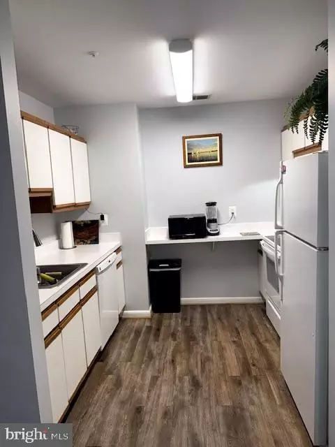 Kitchen - 30 J Hearthstone Ct #J, Annapolis, MD 21403 photo 3 of 3