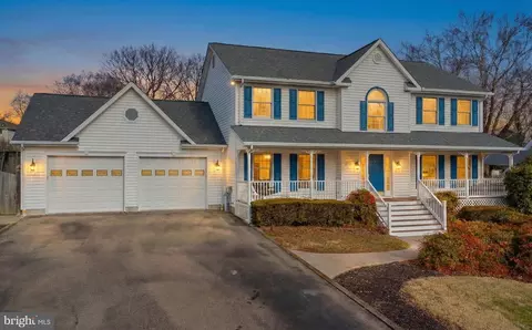 1296 Crossover Dr, Edgewater, MD 21037