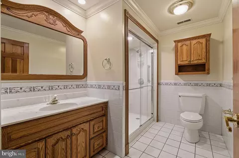 Bath - 1296 Crossover Dr, Edgewater, MD 21037 photo 2 of 2