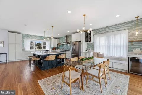 Dining - 3675 1st Ave, Edgewater, MD 21037 photo 1 of 3