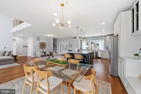 Dining - 3675 1st Ave, Edgewater, MD 21037 photo 2 of 3