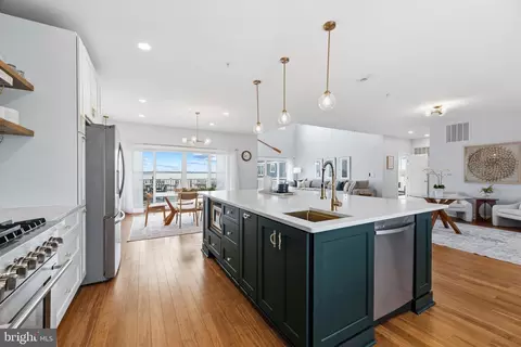 Kitchen - 3675 1st Ave, Edgewater, MD 21037 photo 2 of 3
