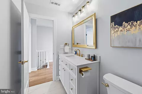 Bath - 3675 1st Ave, Edgewater, MD 21037 photo 4 of 7