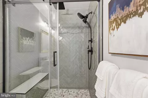 Bath - 3675 1st Ave, Edgewater, MD 21037 photo 3 of 7