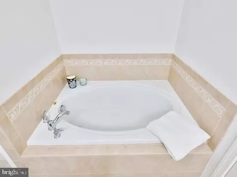 Bath - 7516 Helston Ct, Hanover, MD 21076 photo 5 of 9
