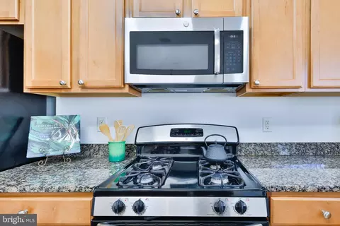 Kitchen - 7516 Helston Ct, Hanover, MD 21076 photo 5 of 10