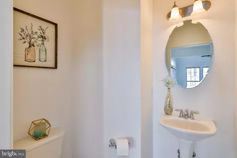 Entry Way - 7516 Helston Ct, Hanover, MD 21076 photo 4 of 13