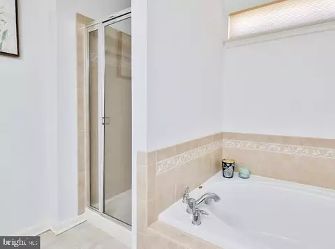 Bath - 7516 Helston Ct, Hanover, MD 21076 photo 6 of 9