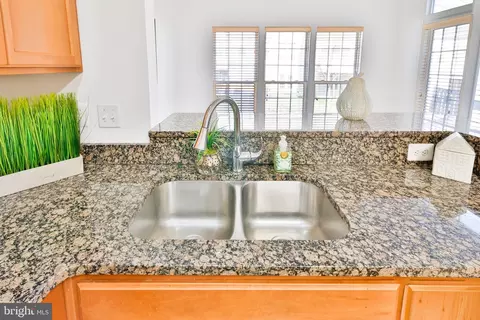 Kitchen - 7516 Helston Ct, Hanover, MD 21076 photo 7 of 10