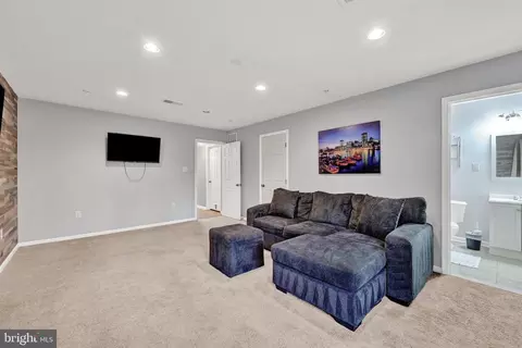 3920 Apple Orchard Dr, Pasadena, MD 21122 photo 5