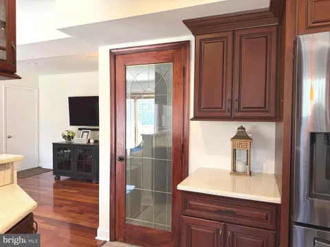 Entry Way - 8329 Sail Ct, Pasadena, MD 21122 photo 2 of 2