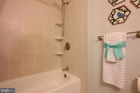 Bath - 8329 Sail Ct, Pasadena, MD 21122 photo 4 of 5