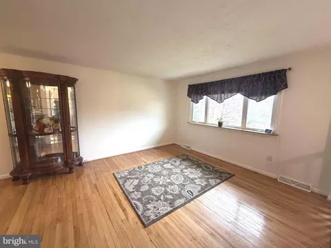 Living - 604 A St, Pasadena, MD 21122 photo 2 of 6