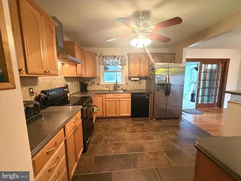 Kitchen - 604 A St, Pasadena, MD 21122 photo 3 of 3