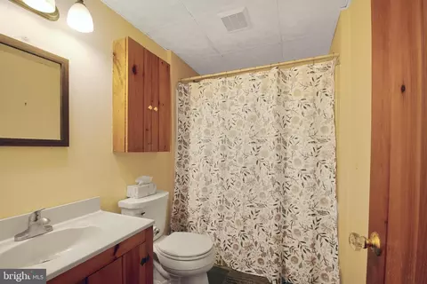 Bath - 968 Main St, Deale, MD 20751 photo 1 of 2