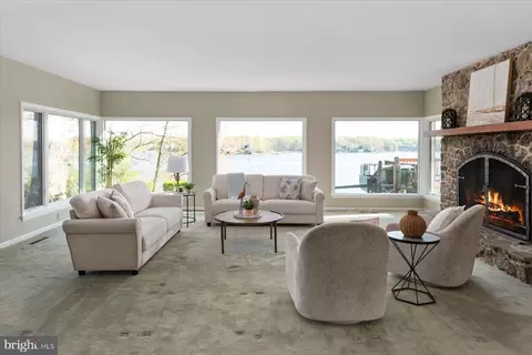 Living - 112 Park Ave, Edgewater, MD 21037 photo 2 of 3