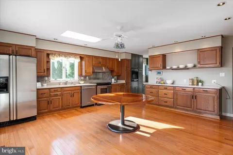 Kitchen - 112 Park Ave, Edgewater, MD 21037 photo 2 of 2