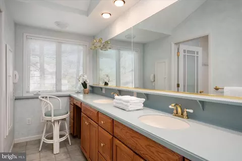 Bath - 112 Park Ave, Edgewater, MD 21037 photo 4 of 6