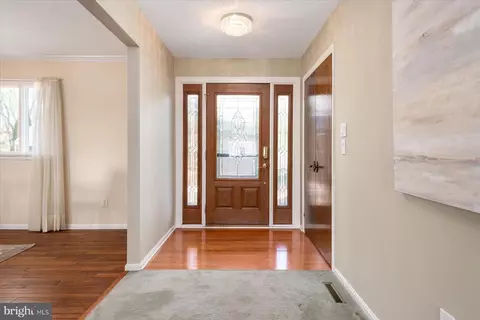 Entry Way - 112 Park Ave, Edgewater, MD 21037 photo 4 of 6