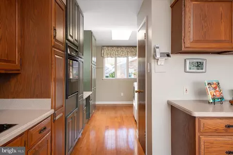 Entry Way - 112 Park Ave, Edgewater, MD 21037 photo 2 of 6