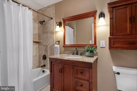 Bath - 112 Park Ave, Edgewater, MD 21037 photo 6 of 6