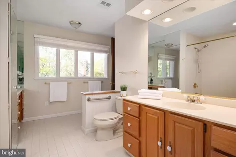 Bath - 112 Park Ave, Edgewater, MD 21037 photo 2 of 6