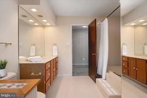 Bath - 112 Park Ave, Edgewater, MD 21037 photo 3 of 6