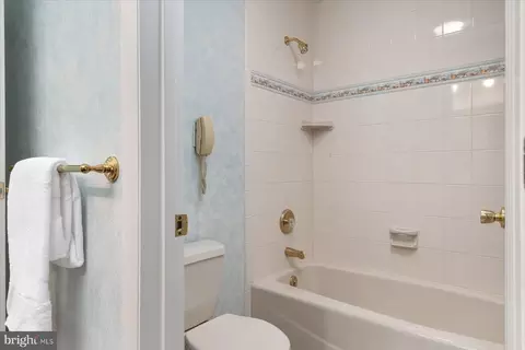 Bath - 112 Park Ave, Edgewater, MD 21037 photo 5 of 6