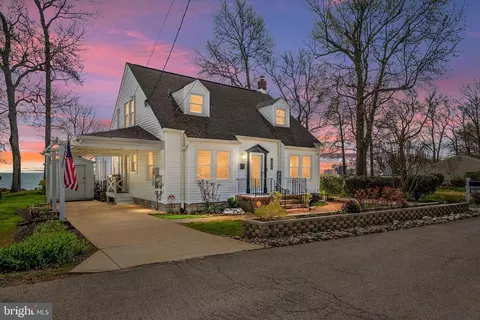 5229 Al Jones Dr, Shady Side, MD 20764