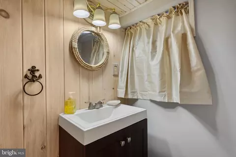 Bath - 7758 Lyman Ave, Pasadena, MD 21122 photo 5 of 5