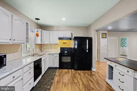 Kitchen - 7758 Lyman Ave, Pasadena, MD 21122 photo 1 of 1