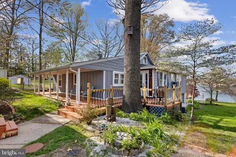 Exterior - 7758 Lyman Ave, Pasadena, MD 21122 photo 1 of 8