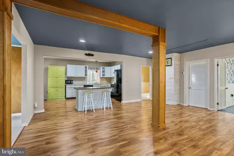 Entry Way - 7758 Lyman Ave, Pasadena, MD 21122 photo 4 of 6