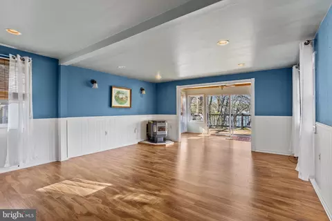 Living - 7758 Lyman Ave, Pasadena, MD 21122 photo 1 of 2