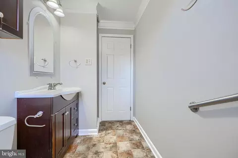 Entry Way - 756 223rd St, Pasadena, MD 21122 photo 2 of 2