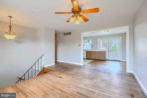 Living - 756 223rd St, Pasadena, MD 21122 photo 3 of 4