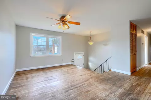 Living - 756 223rd St, Pasadena, MD 21122 photo 2 of 4